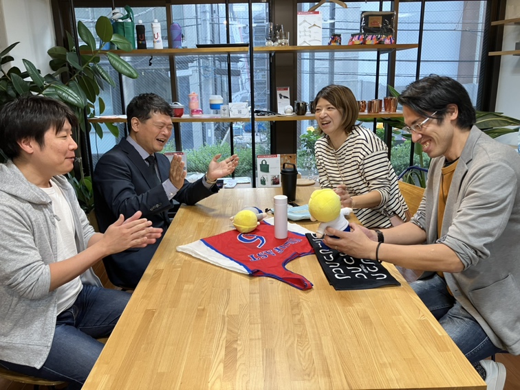 11/6の繊研新聞に、弊社社長 橋本の取材記事を掲載いただきました