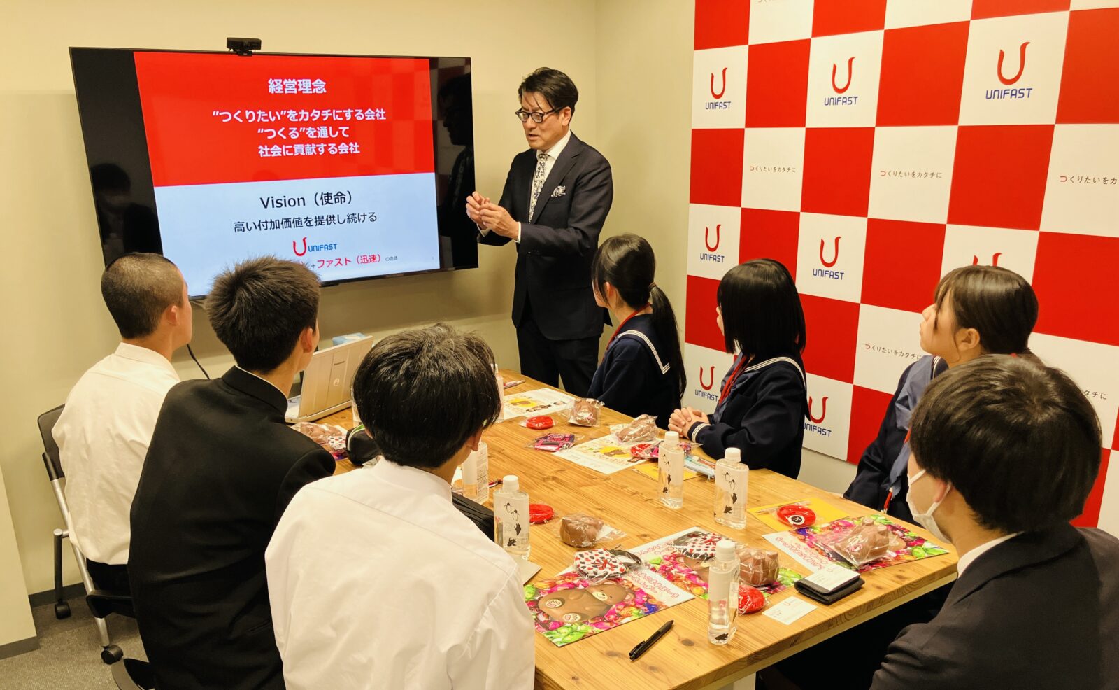 高知商業高等学校の生徒６名が職場見学に来社されました