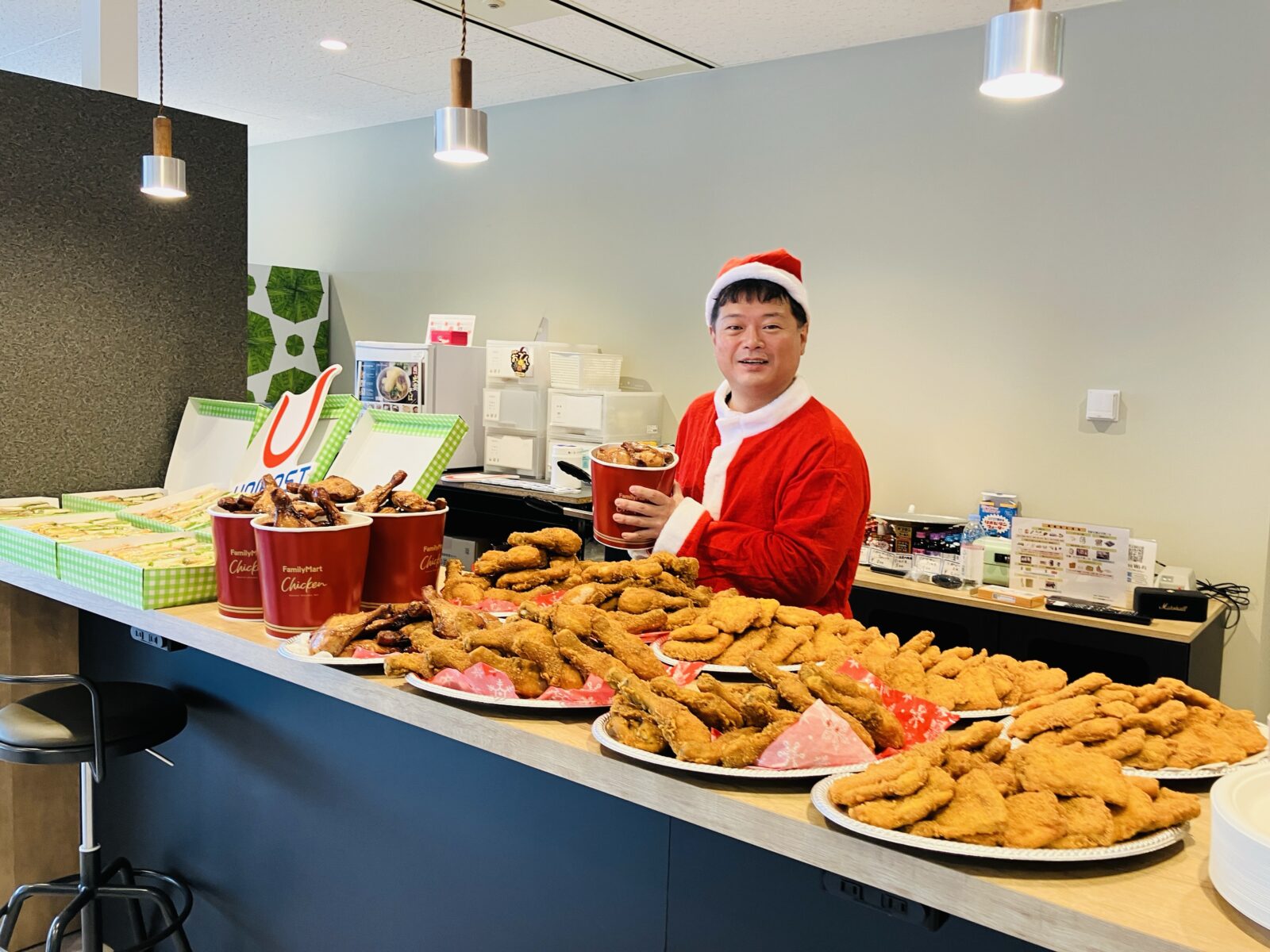 クリスマス・ファミチキパーティーを開催しました