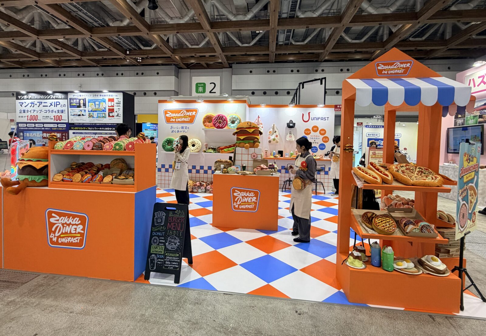 営業・デザイン・プロモーション企画の若手社員が一体に、体験型ブースで大盛況を実現