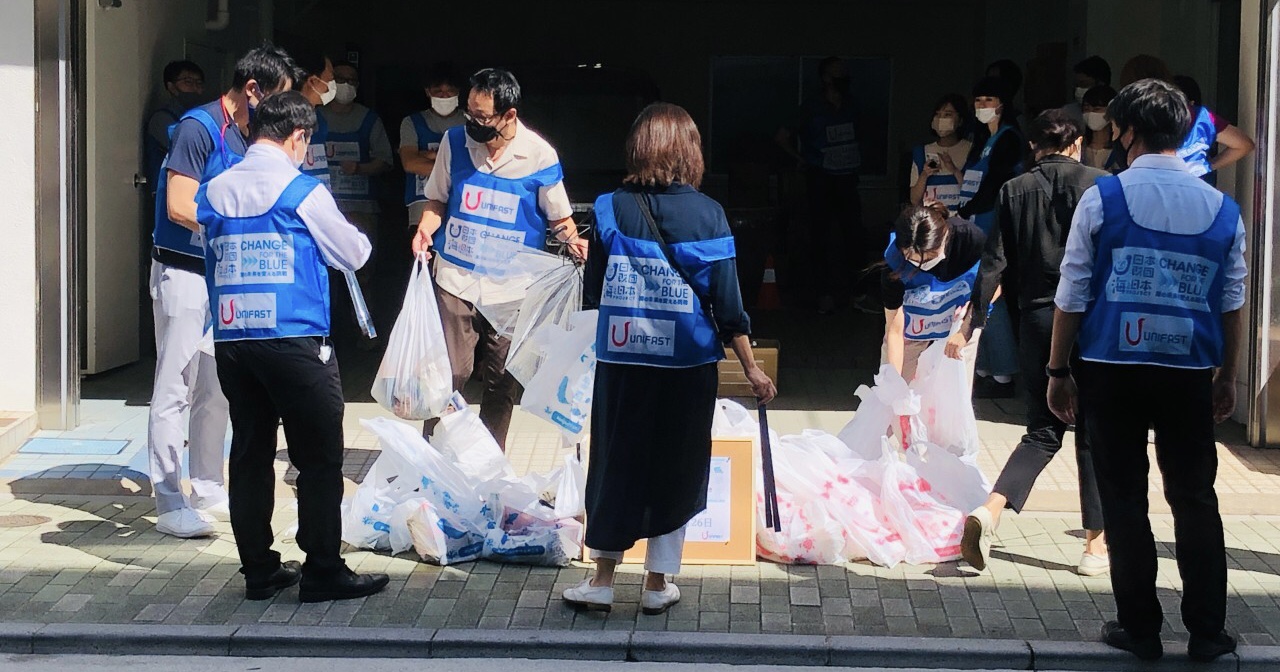 10/2の東京新聞に弊社の「海ごみゼロウィーク」清掃活動の記事が掲載されました！